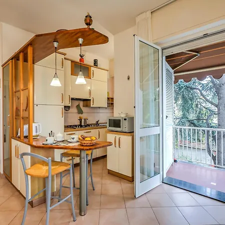 Gabri By The Sea With Balcony And Shared Garden - Happy Apartament *