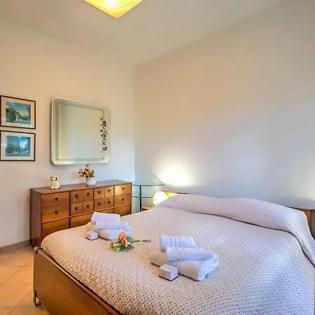 Gabri By The Sea With Balcony And Shared Garden - Happy Apartament *