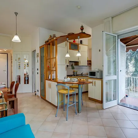 Gabri By The Sea With Balcony And Shared Garden - Happy