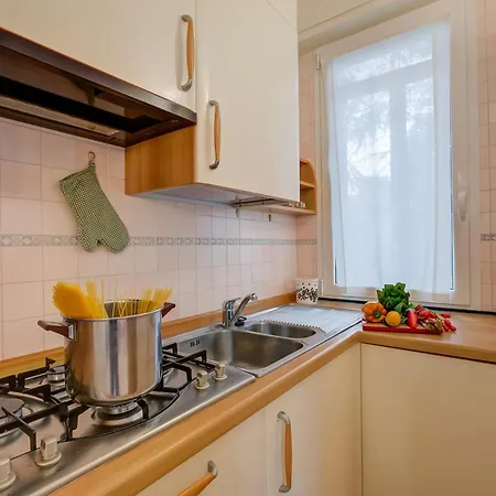 Gabri By The Sea With Balcony And Shared Garden - Happy Apartament *