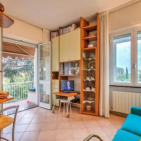 Gabri By The Sea With Balcony And Shared Garden - Happy