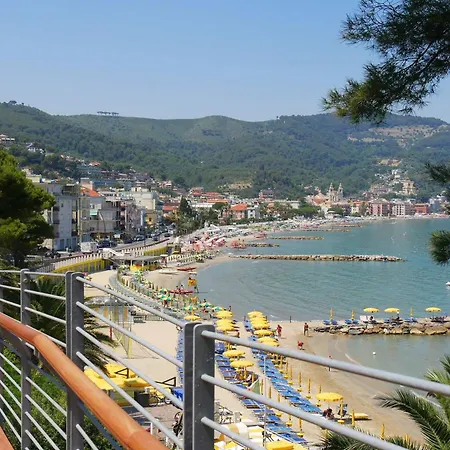 Gabri By The Sea With Balcony And Shared Garden - Happy Daire