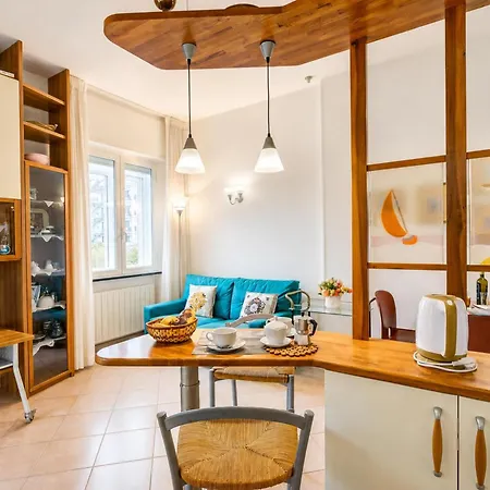 Apartament Gabri By The Sea With Balcony And Shared Garden - Happy
